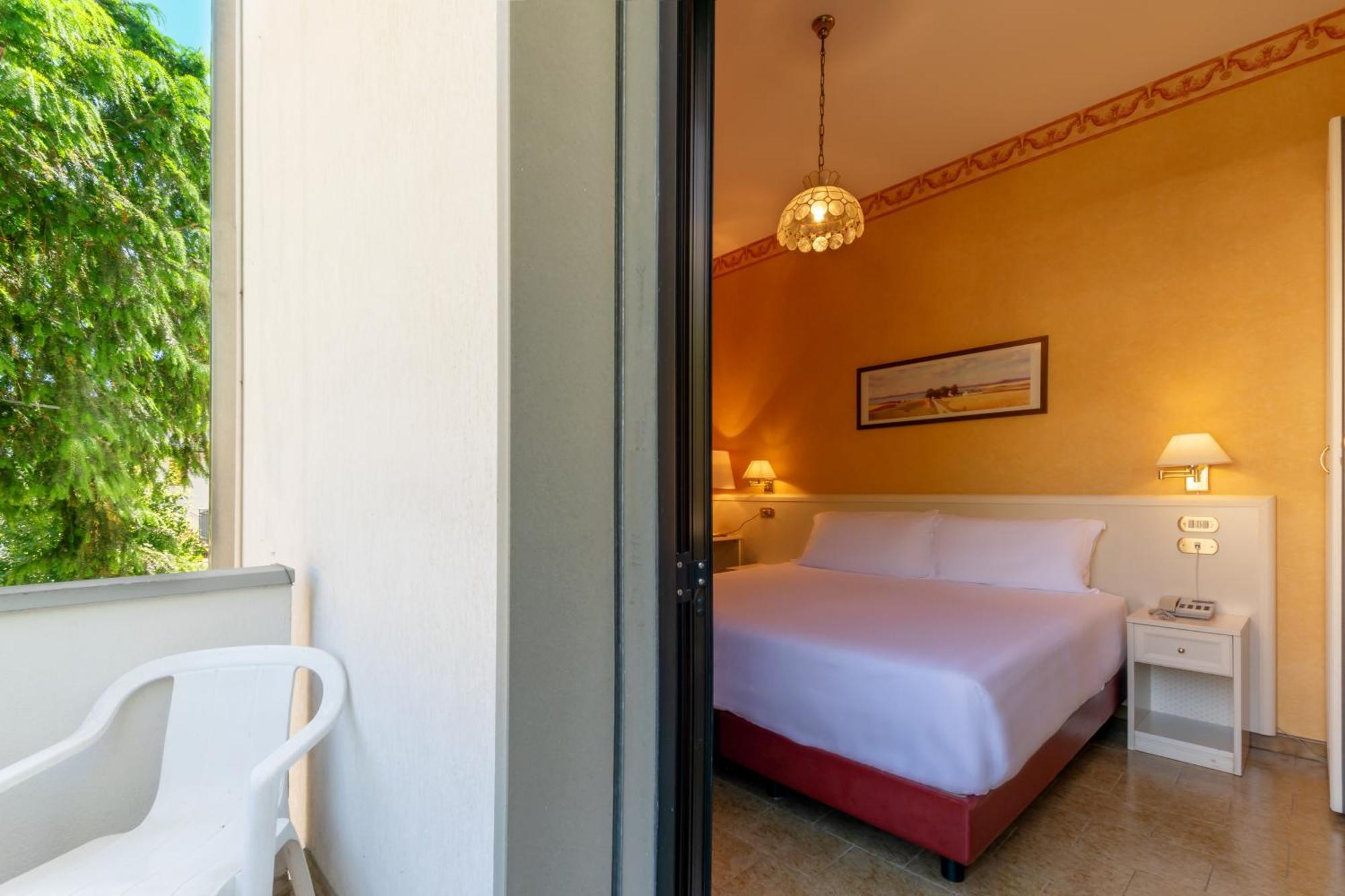 Hotel Falco D'Oro Tole Eksteriør bilde